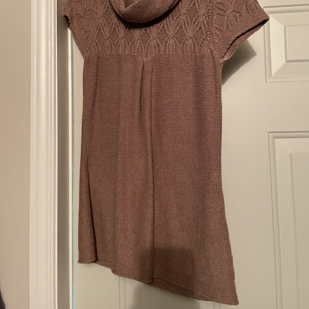 👚RW&Co Cowl neck short sleeve sweater